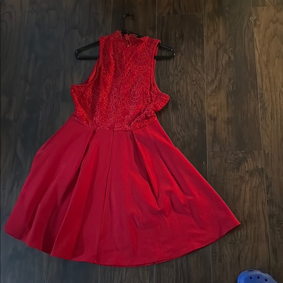 Women's Elegant Red Lace  Dress - Picture 3 of 4